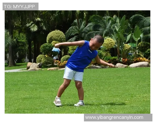 从草地到绿茵场：球星童年照片见证梦想的起航